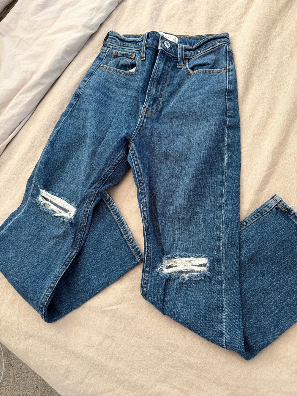 Abercrombie Ultra High-Rise Ankle Straight Distressed Women's Jeans - Blue